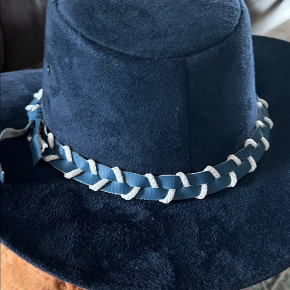 Suede hat. - Picture 3 of 7